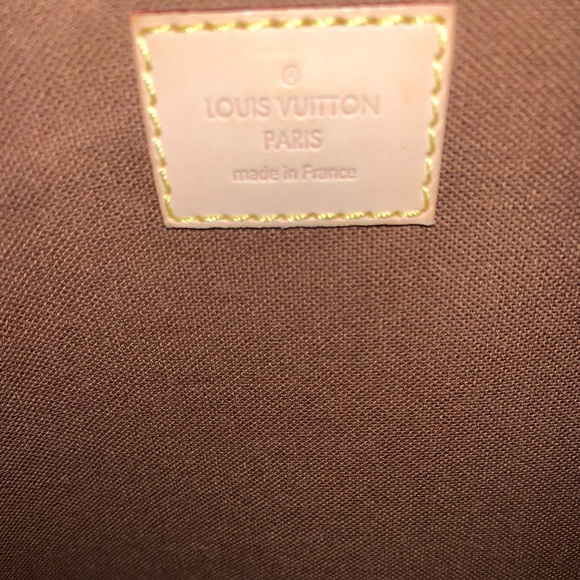 Louis Vuitton Crossbody - Picture 11 of 16